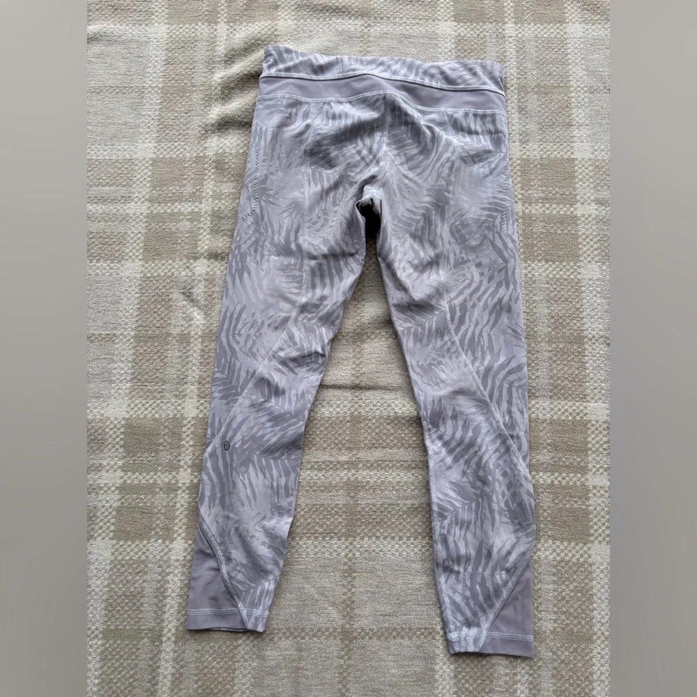 Lululemon Inspire Tight II 6 Palm Camo White‎ Nimbus Leggings